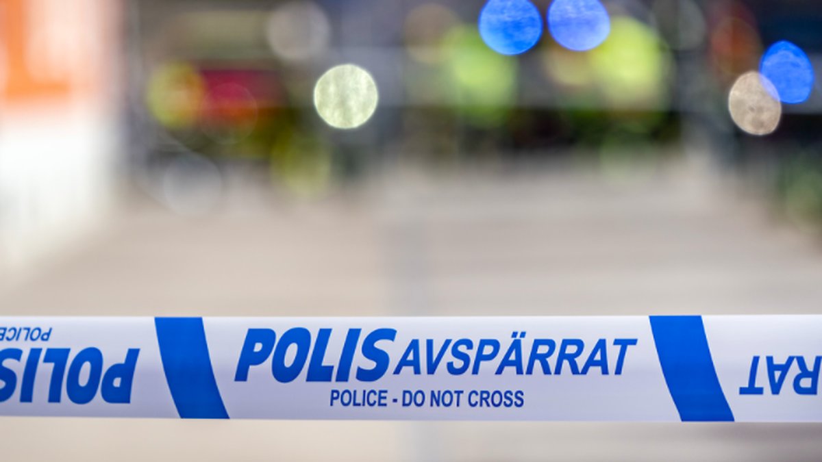 Våldtäkten skedde utomhus i norra Stockholm.